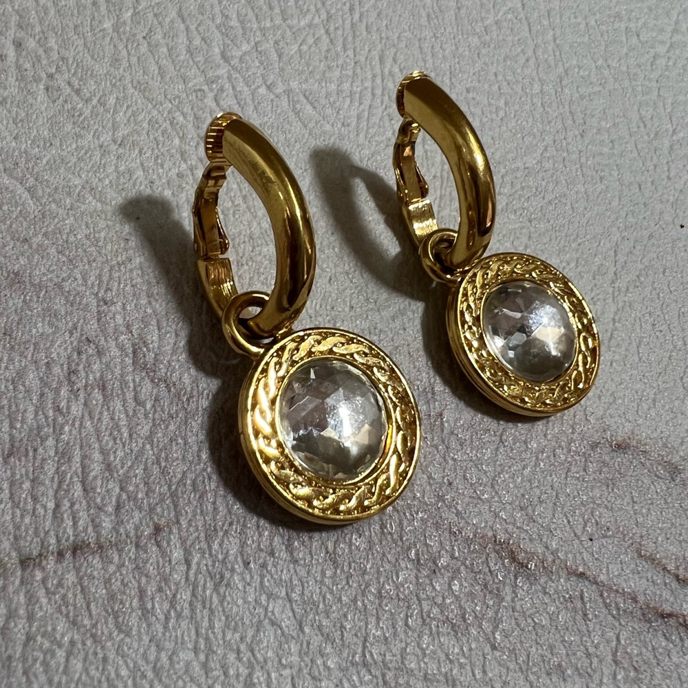 Vintage LCI Liz Claiborne Inc Gold Tone Drop/ Dangles Clip Earrings